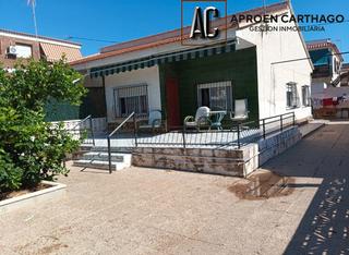 Maison  Avenida marqués de rozalejo. ¡oportunidad única en los narejos! planta baja con amplio jardín