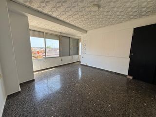 Etagenwohnung in Albalat de la Ribera. Amplio y centrico con grandes posibilidades