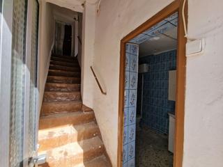 Casa a Requena. Casa con encanto para reformar a tu gusto en los isidros