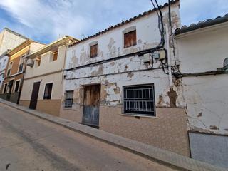 Casa a Llosa de Ranes. Casa independiente y amplia para reformar completamente a tu gus