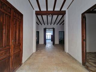Casa a Llosa de Ranes. Casa amplia y centrica en planta baja con grandes posibilidades