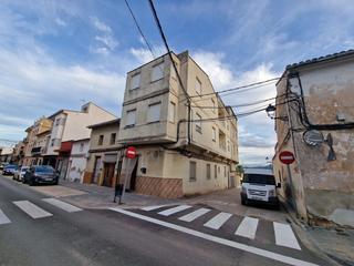 Edifici a Llosa de Ranes. Edificio centrico para crear tu hogar o con posibilidad de habil