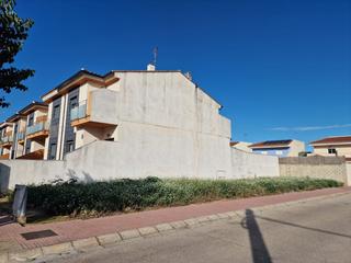 Terreny residencial a San Juan de Énova. Parcela urbana esquinera para construir tu hogar