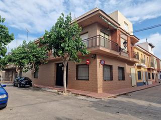Casa a Albalat de la Ribera. Estupenda casa esquinera con gran garaje privado y fantastica te
