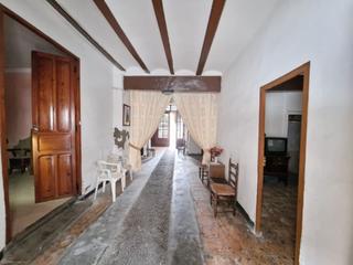 Casa a Villanueva de Castellón. Casa independiente centrica y amplia para reformar completamente