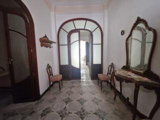 Casa a Llaurí. Casa centrica y señorial con gran garaje para reformar completam