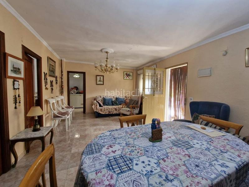Foto 495a9473-ade2-4390-a6c6-5574a0e4a228. Casa chalet independiente bien situado con amplio terreno en Monserrat