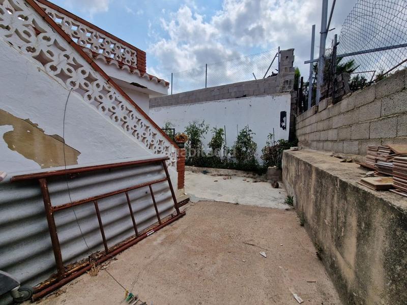 Foto caeadcd6-c193-43d6-8c8c-48aa9cfbe8a9. Casa chalet independiente bien situado con amplio terreno en Monserrat