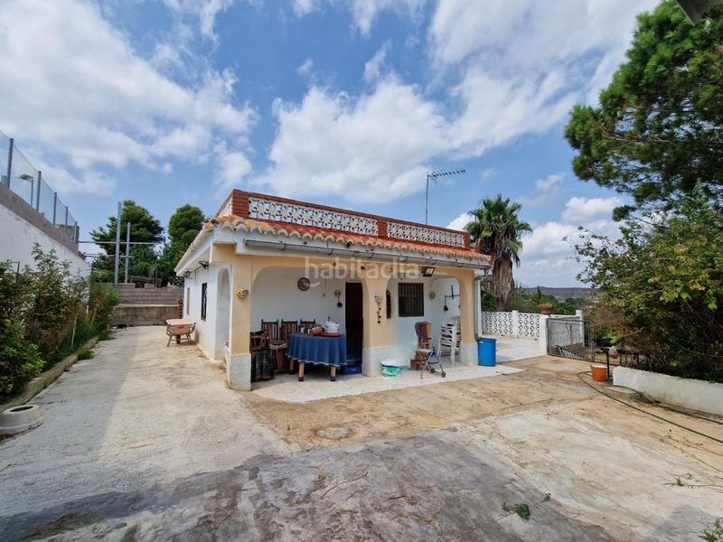 Foto ede4b845-c557-4df2-b6a6-997bcc50848f. Casa chalet independiente bien situado con amplio terreno en Monserrat