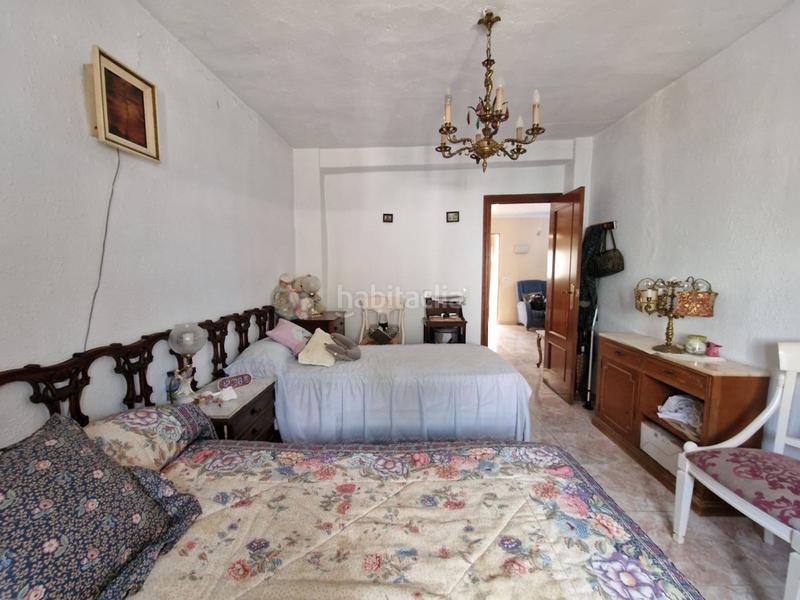 Foto f970b11a-1fc8-4670-a317-a16b5c70e036. Casa chalet independiente bien situado con amplio terreno en Monserrat