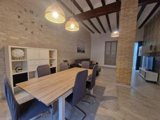 Casa en Manuel. Casa independiente en perfecto estado de estilo rustico