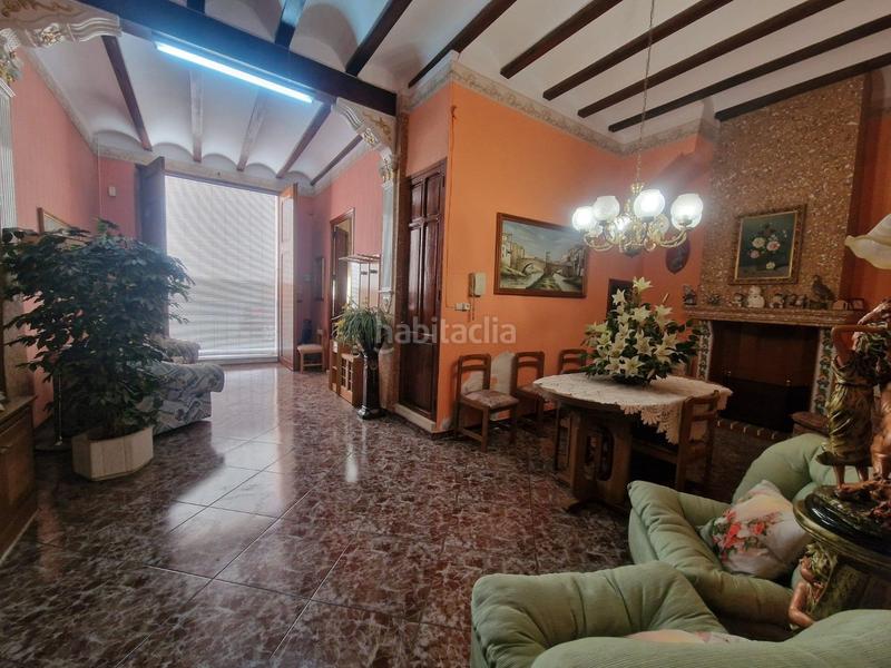 Foto 11952092-94c3-4cf3-ad19-78aa95c93de4. Casa  amplia y centrica en buen estado y con garaje en Alberic