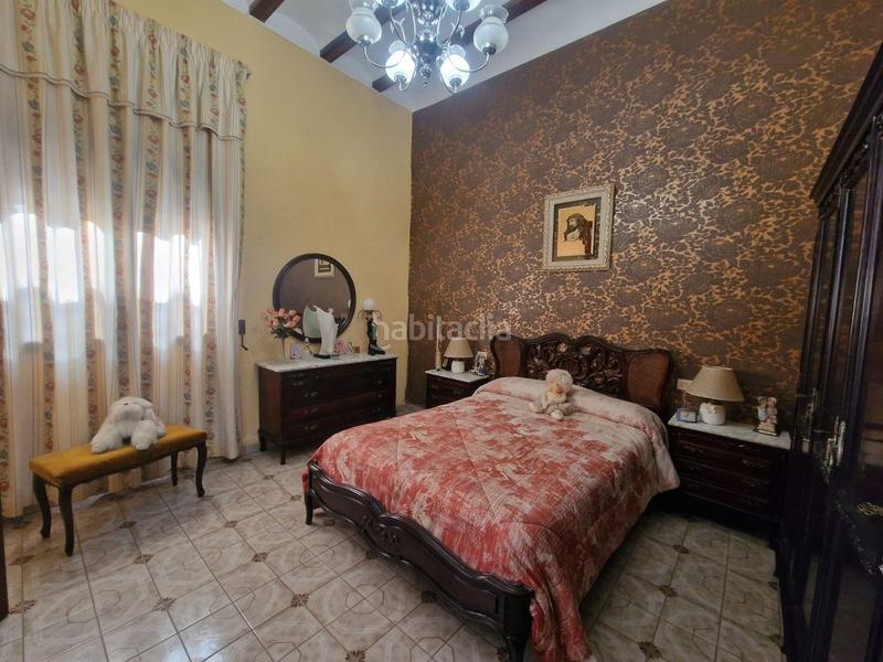 Foto e353deb0-d8a0-4e8e-a9b1-5b48dd54bf4c. Casa  amplia y centrica en buen estado y con garaje en Alberic