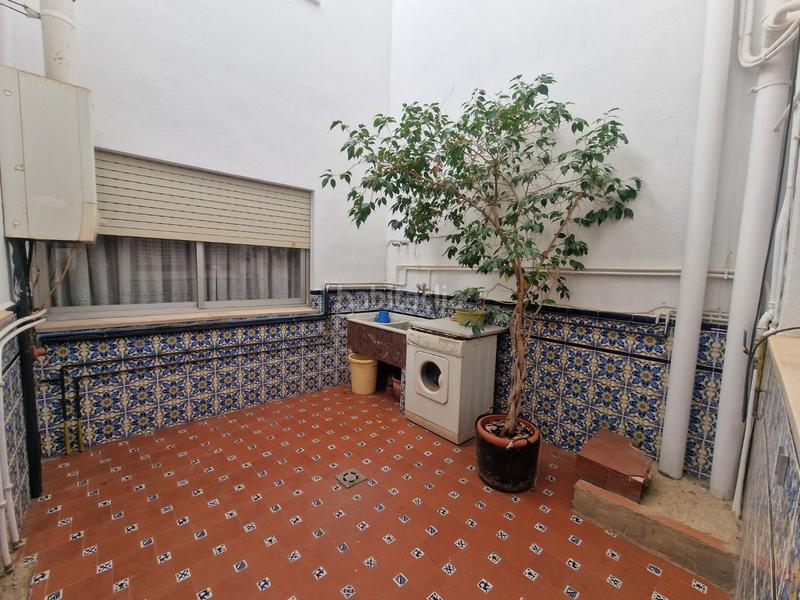 Foto 0b5a1c56-95b7-4e8c-b062-d4a72c8b0458. Edificio  centrico de 3 viviendas en perfecto estado con garaje y trastero en Alberic