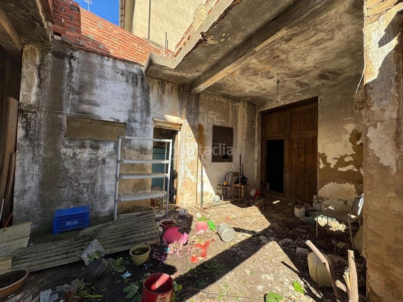 Foto 0fd49168-9cf1-4c43-b991-0dbb0ee147f9. Casa  esquinera y centrica con garaje para rehabilitar totalmente en Llosa de Ranes