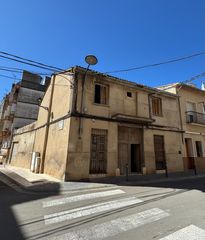 Haus en Llosa de Ranes. Casa esquinera y centrica con garaje para rehabilitar totalmente