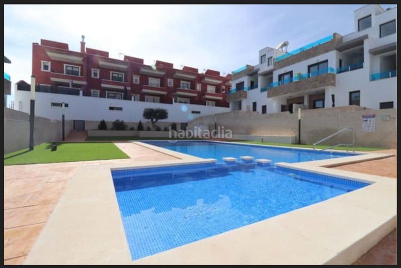 Foto c5b81059-dfc1-4c48-8d91-7a0b43eed83a. Casa adossada amb aparcament piscina a Bigastro