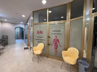 Local commercial à Área Romántica. Se vende local con inquilinos en el centro