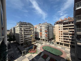 Piso en Amara. Oportunidad en zona comercial de amara
