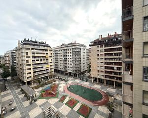 Piso en Amara. Oportunidad en zona comercial de amara