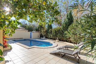 Xalet  Francoli. Casa esquinera con pisicna en empuriabrava