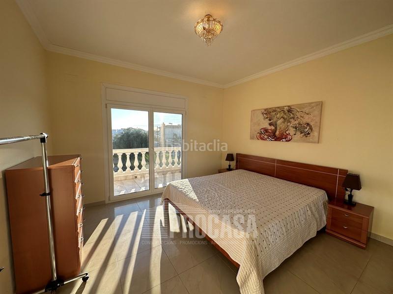 Foto 3848bcbf-9693-4417-8f57-5b661dcd1cf2. Chalet casa individual cerca del centro en Carmençó Empuriabrava