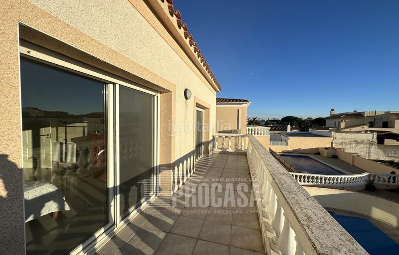 Foto 49f65965-5362-4fbd-8804-51da069d8fa3. Chalet casa individual cerca del centro en Carmençó Empuriabrava
