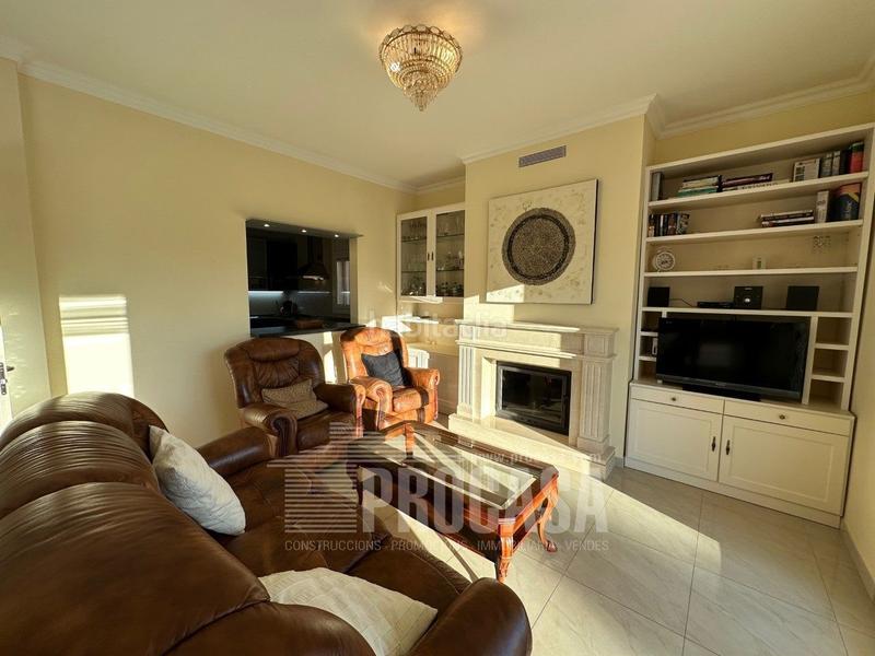 Foto 92f66e10-2018-4ae4-9cd6-d5a54cfef8e7. Chalet casa individual cerca del centro en Carmençó Empuriabrava
