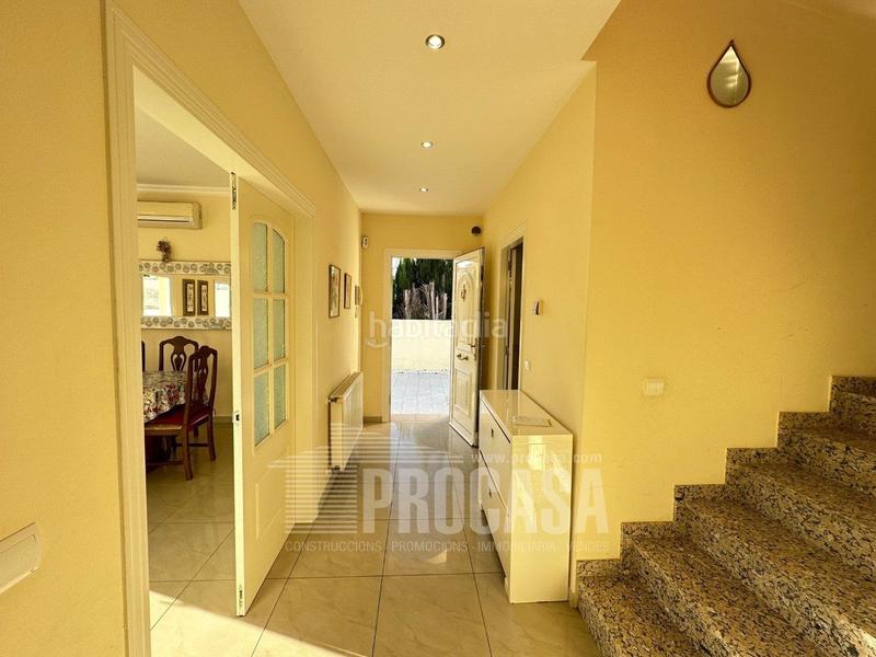 Foto a349fe2b-faf8-43ed-920f-b9e34f33798f. Chalet casa individual cerca del centro en Carmençó Empuriabrava
