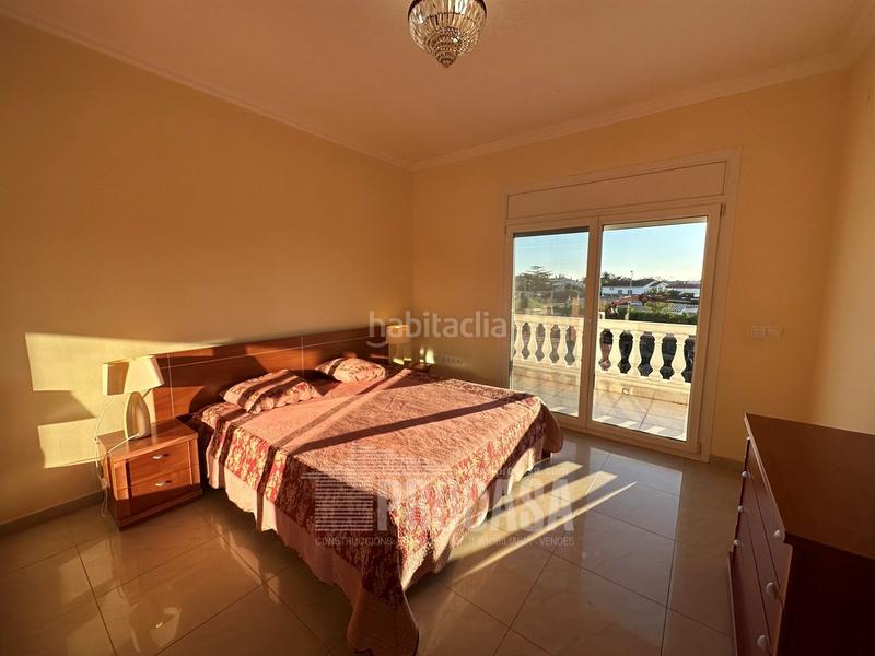 Foto c442fcad-a201-4be6-b8b6-67097b4c9959. Chalet casa individual cerca del centro en Carmençó Empuriabrava