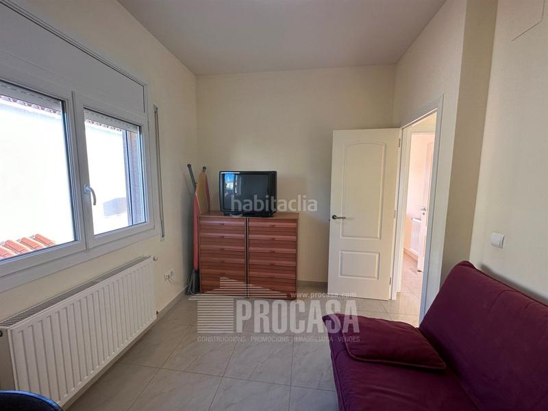 Foto e76a70b8-0151-45b6-a09e-fe873db36fd8. Chalet casa individual cerca del centro en Carmençó Empuriabrava