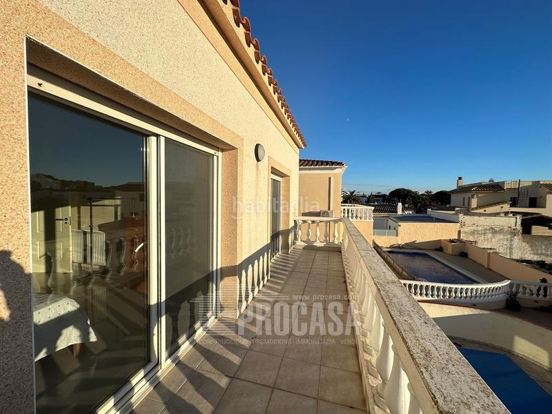 Foto ff0159ac-9dbc-4808-8069-e09158dde053. Chalet casa individual cerca del centro en Carmençó Empuriabrava