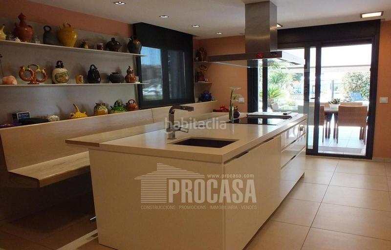 Foto c2f67126-66e2-4c75-8992-328c1e703aa6. Chalet with heating pool in Santa Margarida Roses