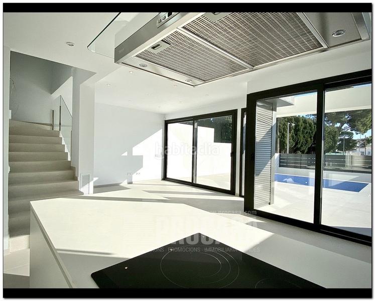 Foto 1354cfb2-fc5a-4d38-9a87-e4f768d0fca5. Chalet casas con piscina de nueva construcción en Empuriabrava
