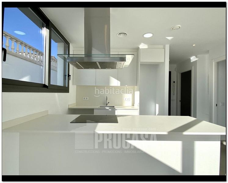 Foto 8285ce45-ca39-477a-b902-f4587ce92ecc. Chalet casas con piscina de nueva construcción en Empuriabrava