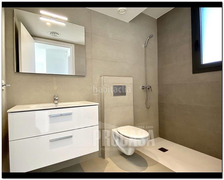 Foto c2d3a9b1-646e-4d3f-822d-7674aba4feb7. Chalet casas con piscina de nueva construcción en Empuriabrava