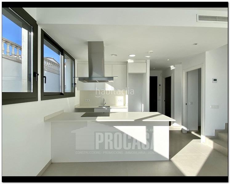 Foto d15d1d28-2770-4930-85f9-97a76959d701. Chalet casas con piscina de nueva construcción en Empuriabrava