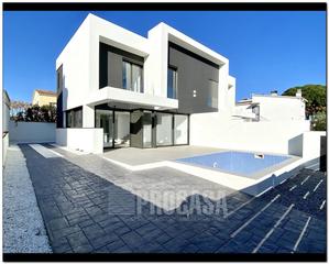 Xalet  Requesens. Casas con piscina de nueva construcción