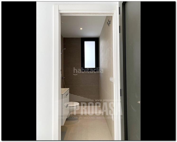 Foto e0adf0df-96e7-46ea-a744-771b7b91106e. Chalet casas con piscina de nueva construcción en Empuriabrava