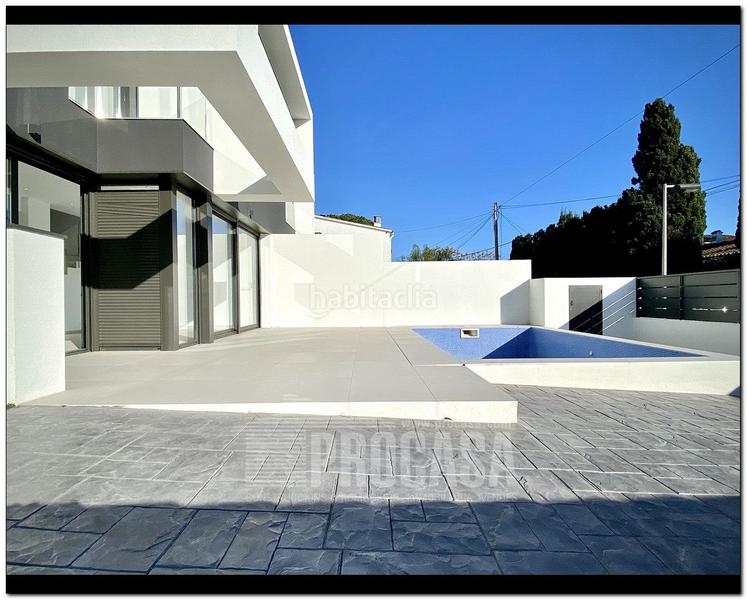 Foto e9b6755c-9ba7-4f0d-81ea-9d3a00821e0f. Chalet casas con piscina de nueva construcción en Empuriabrava