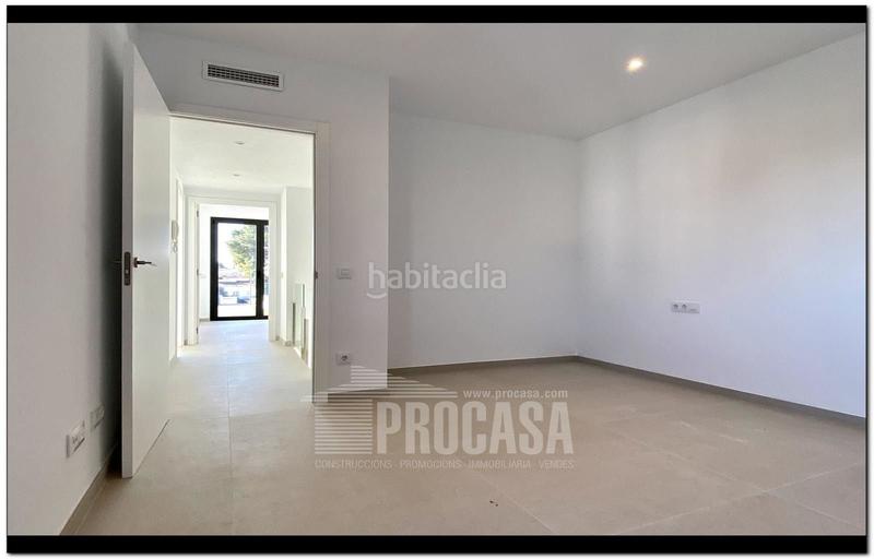 Foto 00653ec1-6739-4cea-a122-706b17f472aa. Chalet casas con piscina de nueva construcción en Empuriabrava