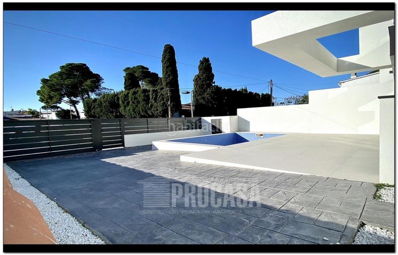 Foto 0f70c07e-0faf-479f-b103-5ba2b5566169. Chalet casas con piscina de nueva construcción en Empuriabrava
