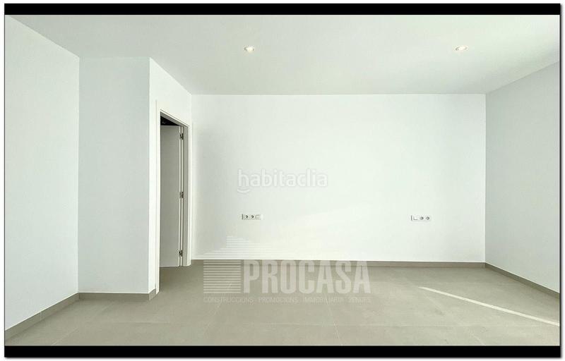 Foto 1e93636b-a802-43a2-a889-d874e78484bf. Chalet casas con piscina de nueva construcción en Empuriabrava
