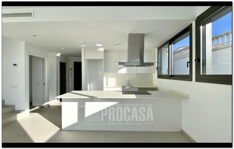 Foto 3216b4ad-523a-41c2-bfe1-66308044f2af. Chalet casas con piscina de nueva construcción en Empuriabrava
