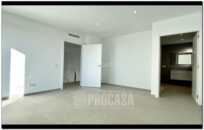 Foto 42fb7416-65c3-490e-a32e-fa45c2205ee7. Chalet casas con piscina de nueva construcción en Empuriabrava