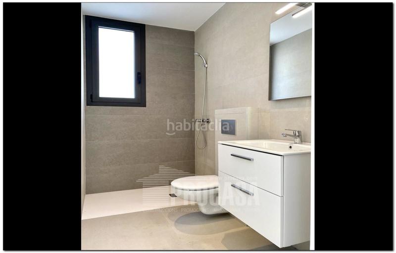 Foto a0683367-d42b-4a5d-b949-150986cc745b. Chalet casas con piscina de nueva construcción en Empuriabrava