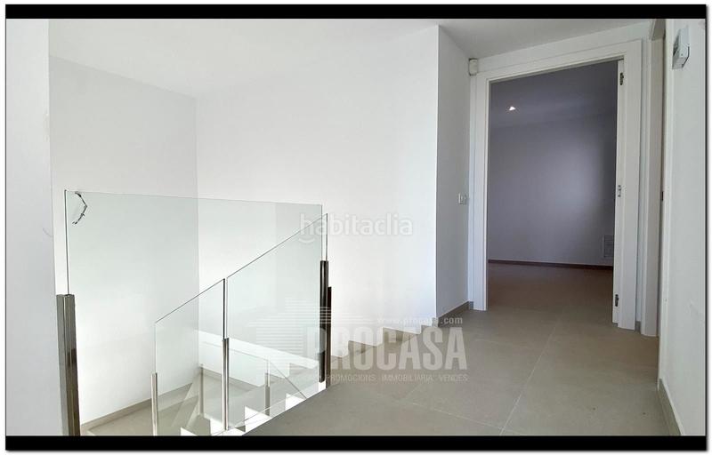 Foto a4e715c7-7264-4b1a-848f-e877d68af302. Chalet casas con piscina de nueva construcción en Empuriabrava