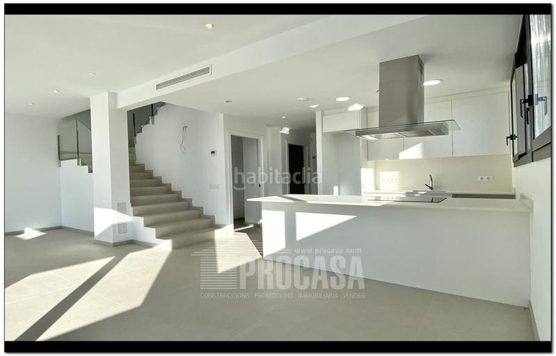 Foto bfd10b3e-4c97-4987-bc2f-62ccd63db502. Chalet casas con piscina de nueva construcción en Empuriabrava