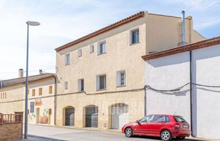 Chalet  Toribi duran pge. i 20. Casa de grandes volúmenes en castelló dempuries