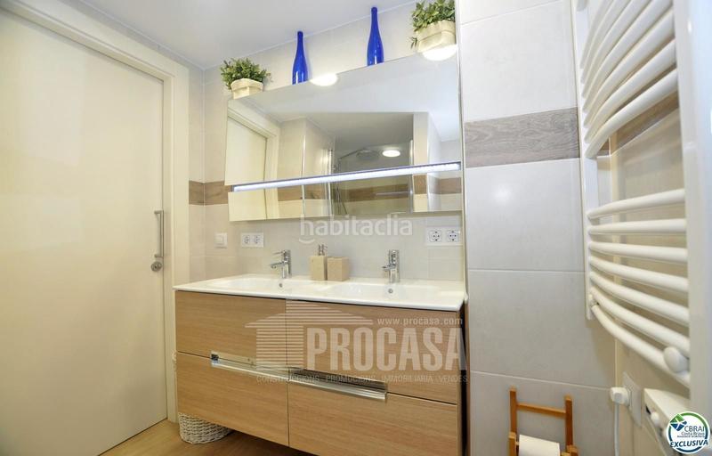 Foto 61fb18ca-685d-40b0-bff7-75c687630d3e. Piso apartamento en primera línea de mar en Puig Rom-Canyelles-Almadrava Roses